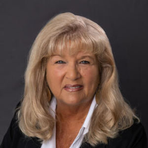 Claudia Lyle